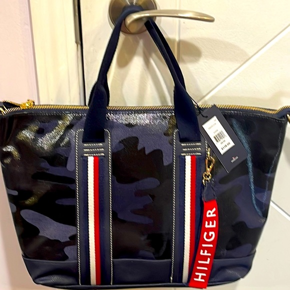 Tommy Hilfiger Handbags - NWT- Tommy Hilfiger Tote Bag